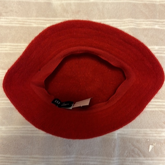 Brand new Gap hat with velvet bow. Size small/medium. Rare! - Picture 5 of 5